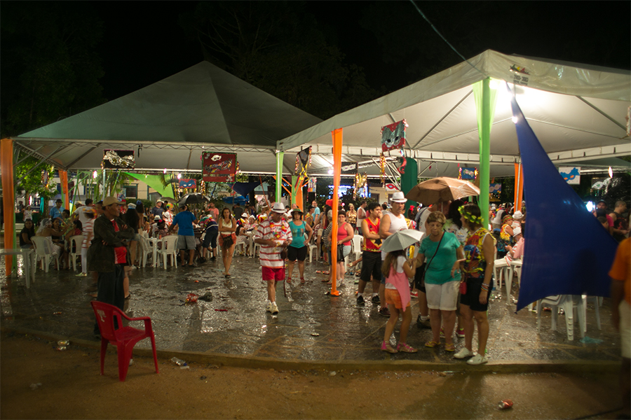Chuva n u00e3o desanima foliões em Conservatória Prefeitura Municipal de Valença u2013 RJ Artesanato Vidro ~ Chuva n u00e3o desanima foliões em Conservatória Prefeitura Municipal de Valença u2013 RJ